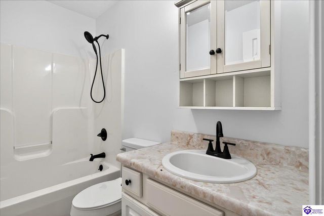 108 Derbyshire Court, Radcliff, KY 40160