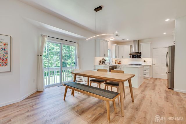 18 Mayercik Court, Edison, NJ 08820