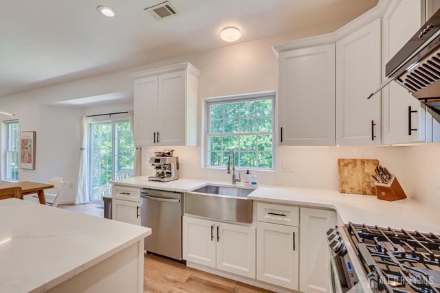 18 Mayercik Court, Edison, NJ 08820