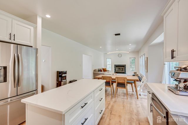 18 Mayercik Court, Edison, NJ 08820