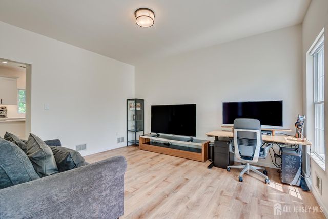 18 Mayercik Court, Edison, NJ 08820
