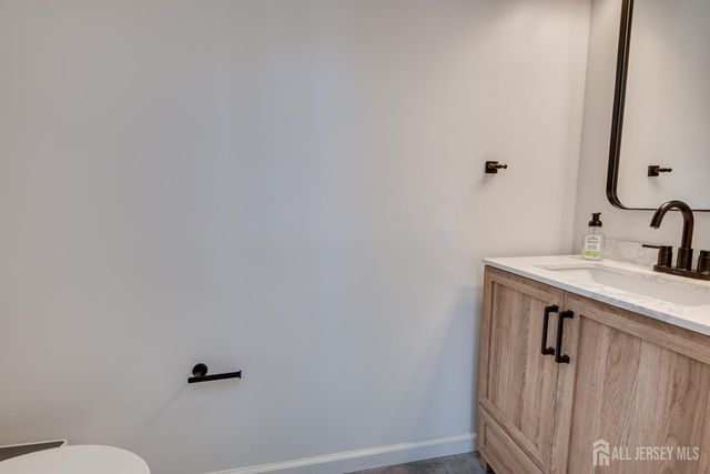 18 Mayercik Court, Edison, NJ 08820
