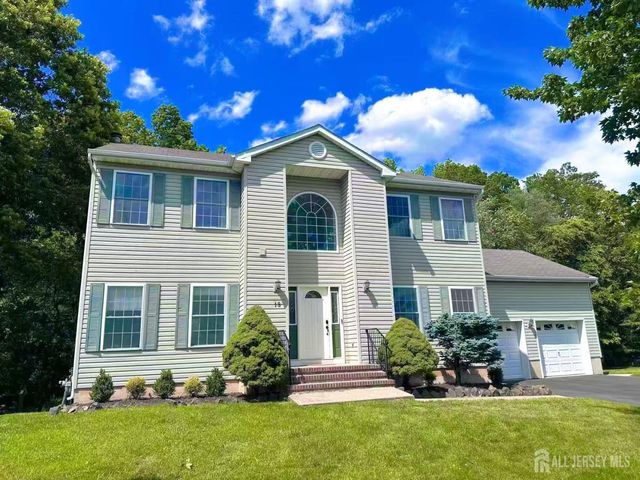 18 Mayercik Court, Edison, NJ 08820