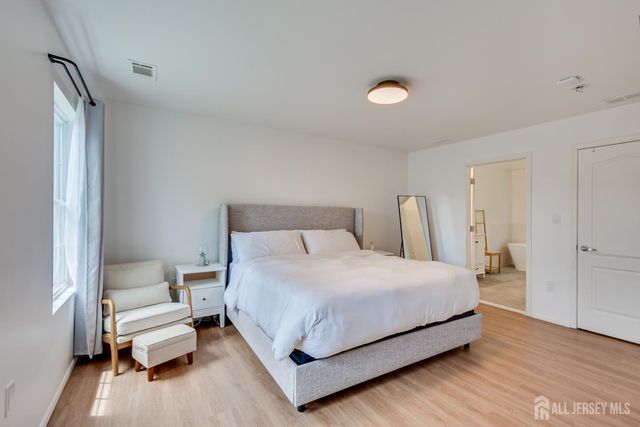 18 Mayercik Court, Edison, NJ 08820