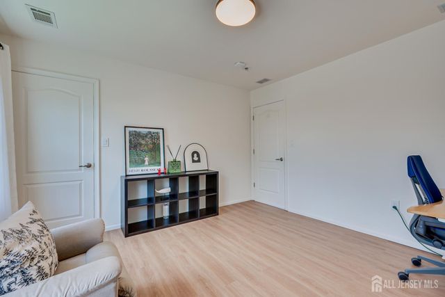18 Mayercik Court, Edison, NJ 08820