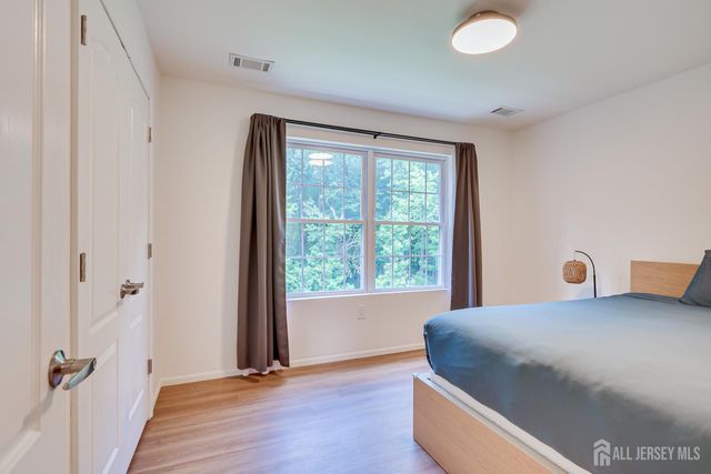 18 Mayercik Court, Edison, NJ 08820