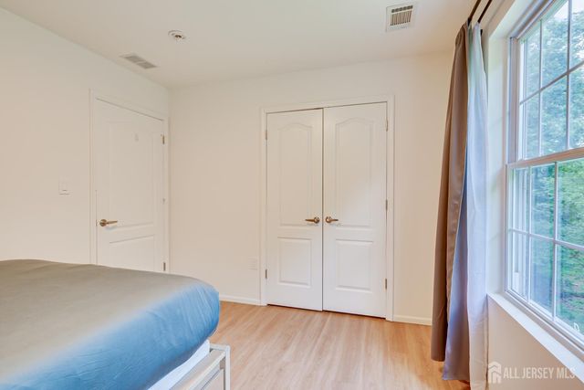 18 Mayercik Court, Edison, NJ 08820
