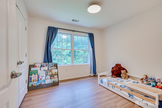 18 Mayercik Court, Edison, NJ 08820