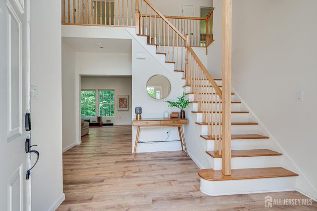 18 Mayercik Court, Edison, NJ 08820