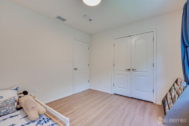 18 Mayercik Court, Edison, NJ 08820
