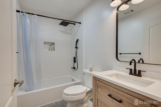 18 Mayercik Court, Edison, NJ 08820