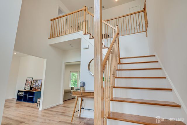 18 Mayercik Court, Edison, NJ 08820