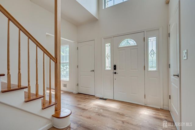 18 Mayercik Court, Edison, NJ 08820