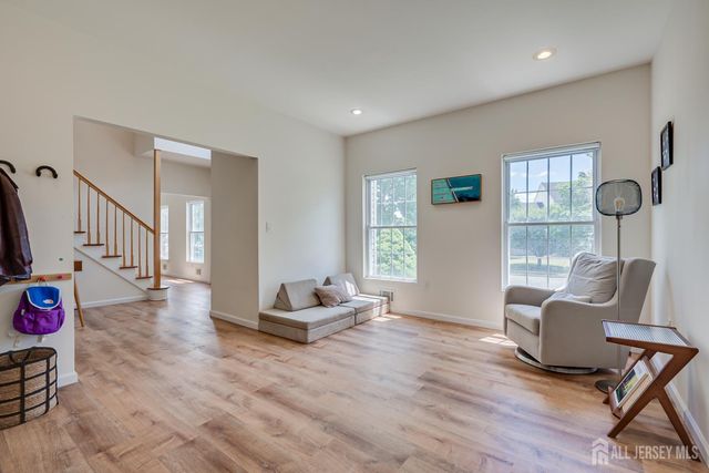18 Mayercik Court, Edison, NJ 08820