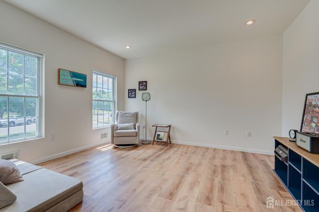 18 Mayercik Court, Edison, NJ 08820