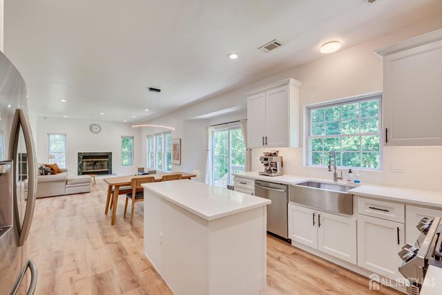 18 Mayercik Court, Edison, NJ 08820