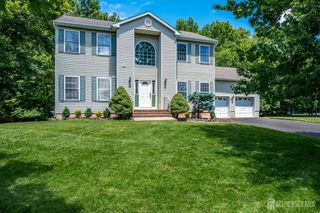 18 Mayercik Court, Edison, NJ 08820