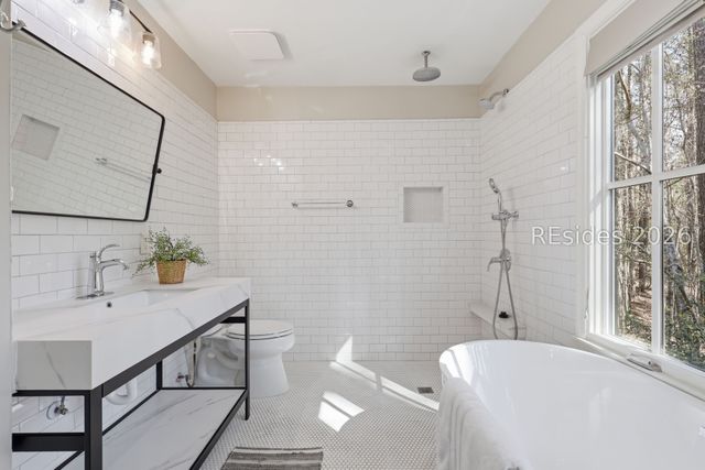 5 Sweet Grass Ln, Bluffton, SC 29910