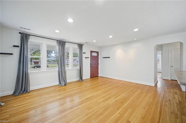 5221 Bonneydale RD, Virginia Beach, VA 23464