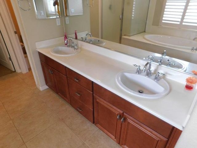 315 Merlot Dr, Oakdale, CA 95361