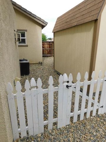 315 Merlot Dr, Oakdale, CA 95361