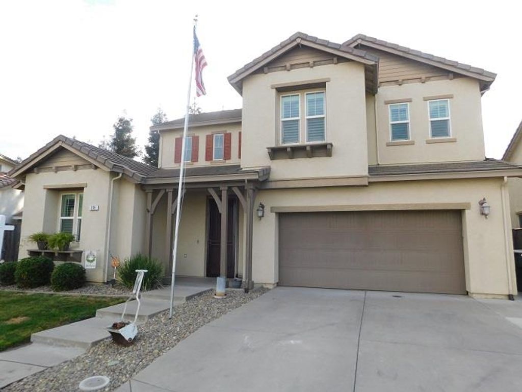 315 Merlot Dr, Oakdale, CA 95361