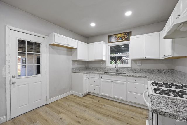 1916 Lucky Street, Bakersfield, CA 93307