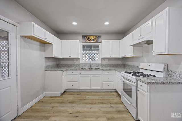 1916 Lucky Street, Bakersfield, CA 93307