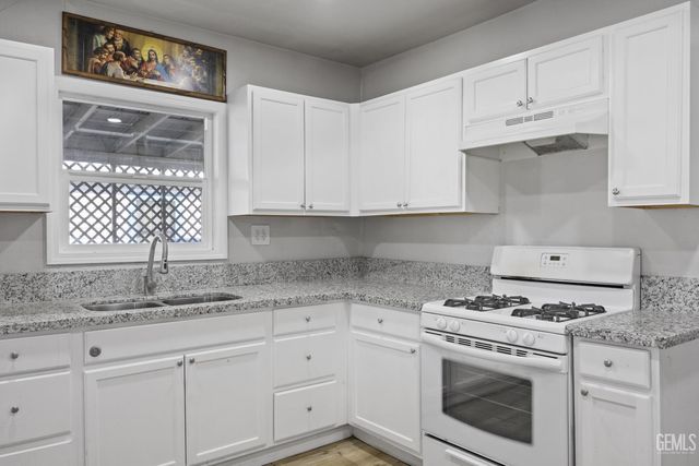 1916 Lucky Street, Bakersfield, CA 93307