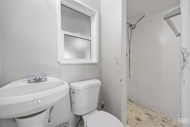 1916 Lucky Street, Bakersfield, CA 93307