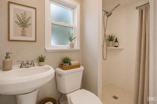 1916 Lucky Street, Bakersfield, CA 93307