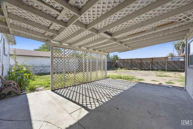 1916 Lucky Street, Bakersfield, CA 93307