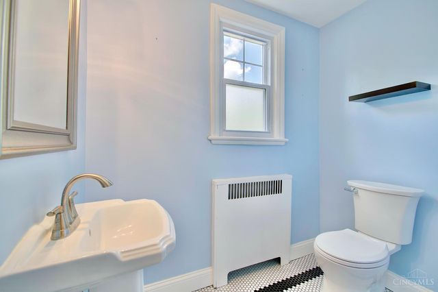 6215 Grand Vista Avenue, Cincinnati, OH 45213