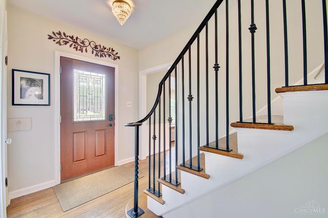 6215 Grand Vista Avenue, Cincinnati, OH 45213