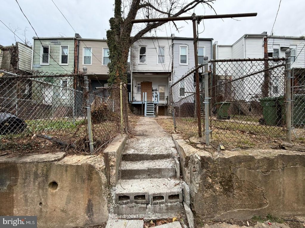 Image 25 of property listing at 1625 N ROSEDALE ST, Baltimore, MD 21216