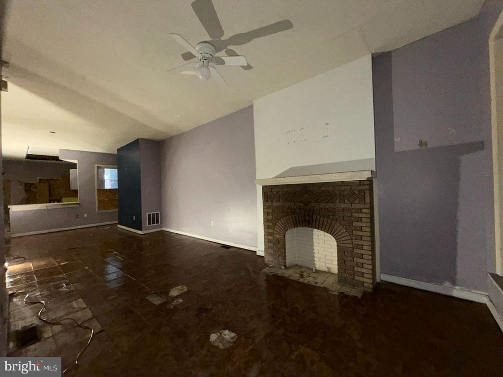 Image 3 of property listing at 1625 N ROSEDALE ST, Baltimore, MD 21216