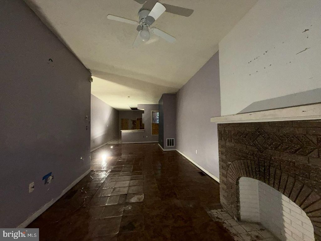 Image 4 of property listing at 1625 N ROSEDALE ST, Baltimore, MD 21216