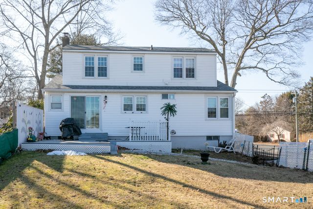 10 Beach Park Road, Clinton, CT 06413