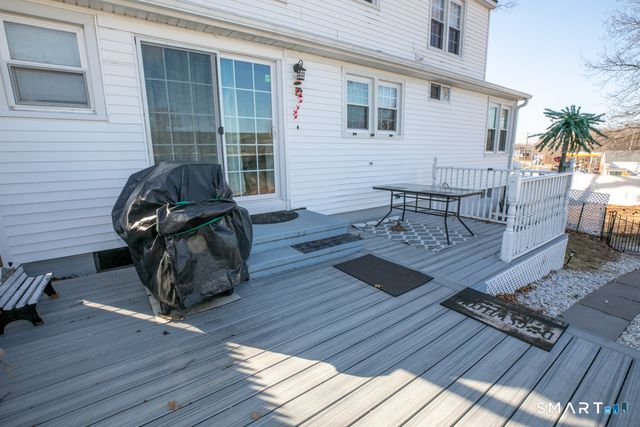10 Beach Park Road, Clinton, CT 06413