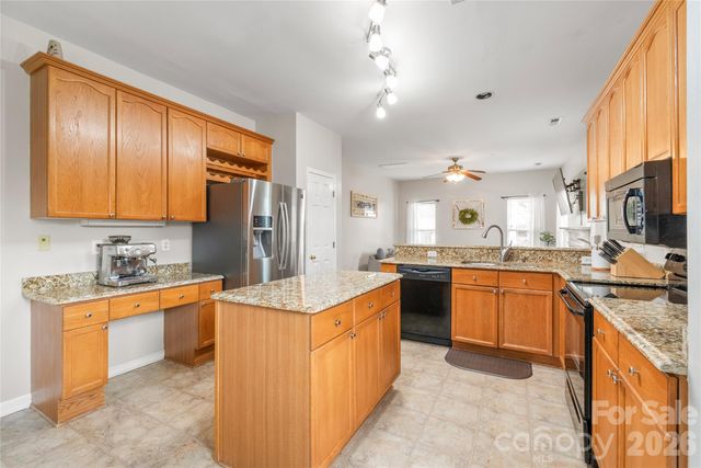 3943 Huntmeadow Drive, Charlotte, NC 28269