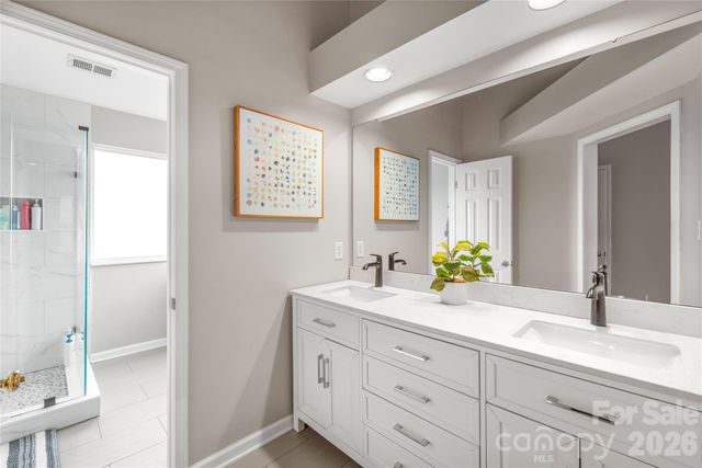 3943 Huntmeadow Drive, Charlotte, NC 28269