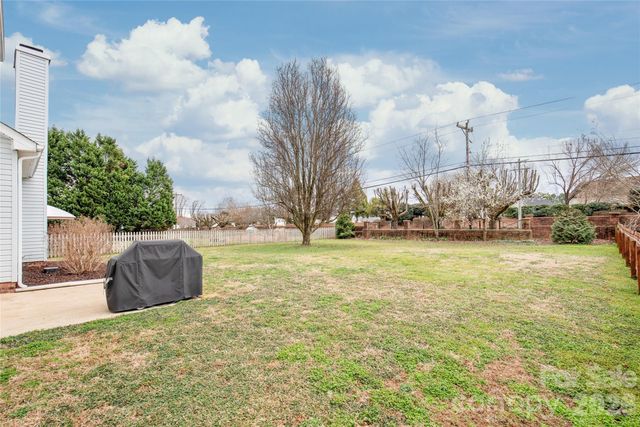 3943 Huntmeadow Drive, Charlotte, NC 28269