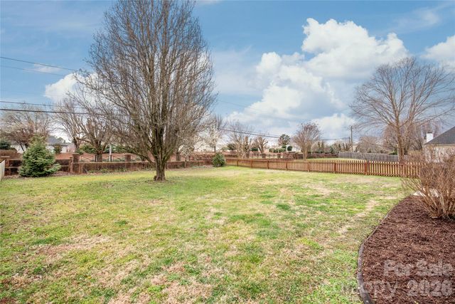 3943 Huntmeadow Drive, Charlotte, NC 28269