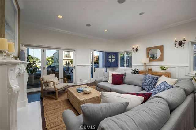 1113 California Street, Huntington Beach, CA 92648