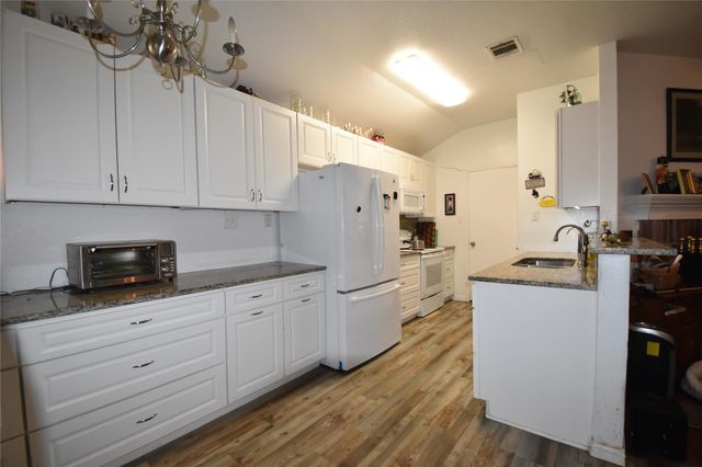 107 Oriole CV, Cedar Creek, TX 78612