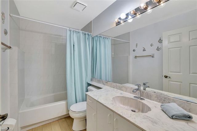 2420 Hidden Lake DR # 1008, Naples, FL 34112