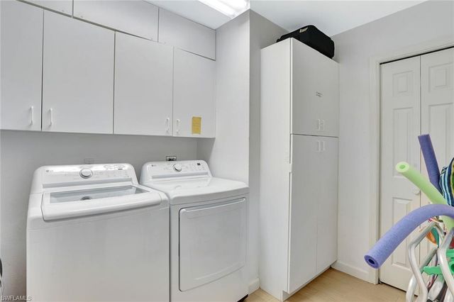 2420 Hidden Lake DR # 1008, Naples, FL 34112