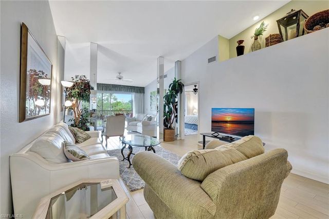 2420 Hidden Lake DR # 1008, Naples, FL 34112