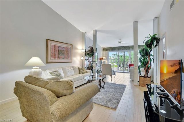 2420 Hidden Lake DR # 1008, Naples, FL 34112