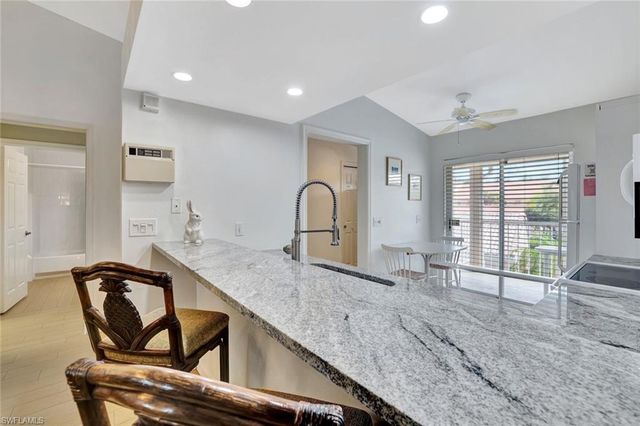 2420 Hidden Lake DR # 1008, Naples, FL 34112